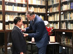 TS. Trần Hữu Sơn được trao huân chương Hiệp sĩ Cành cọ Hàn lâm của Pháp